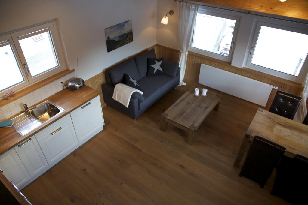 Apartment Turmzimmer Langwies エクステリア 写真